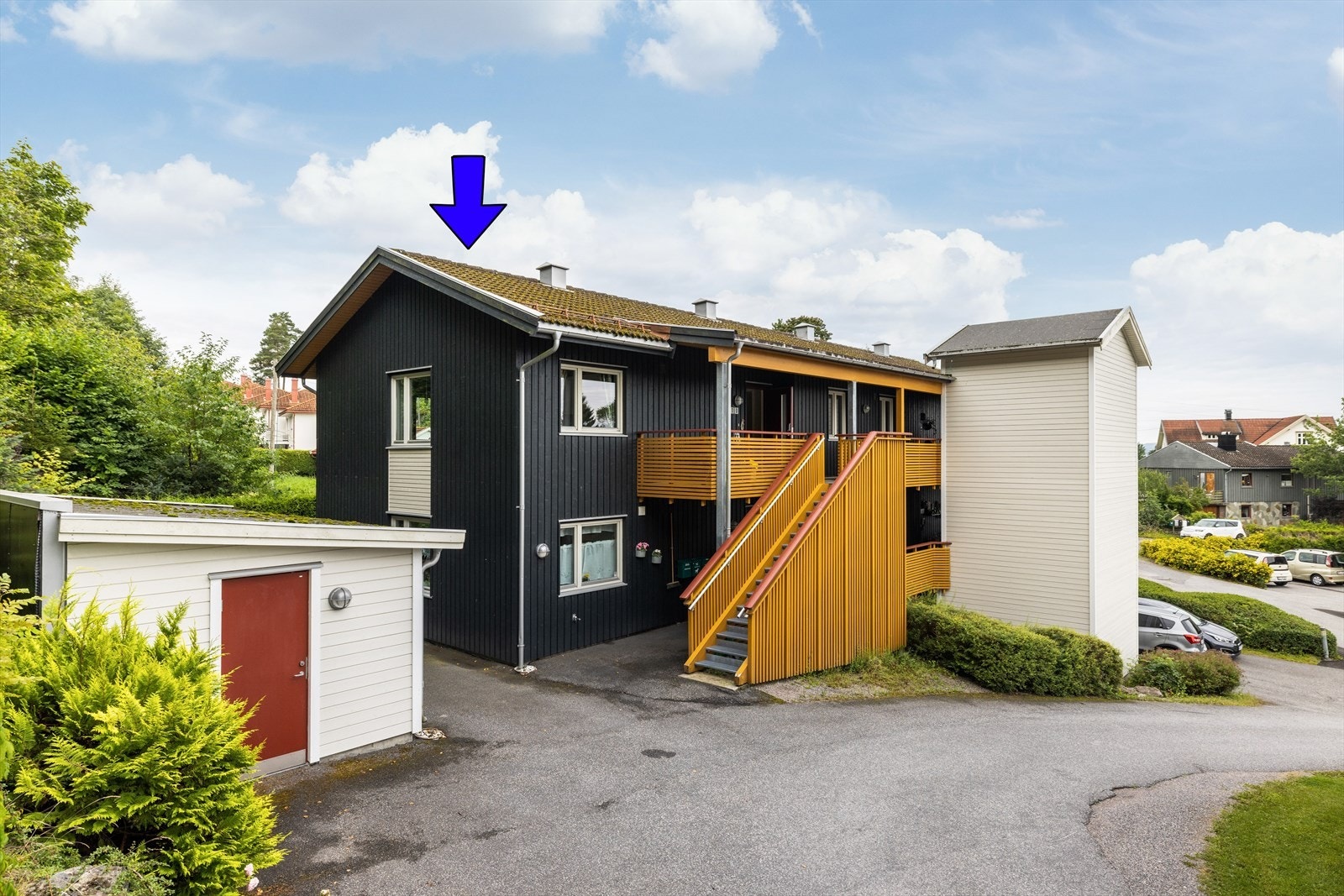 Boligen ligger i et solrikt og rolig boligområde på Skrukkerød med kort vei til Meny Flåtten og bussforbindelser, samt Down Town og Porsgrunn sentrum med alle fasiliteter. Galleribilde