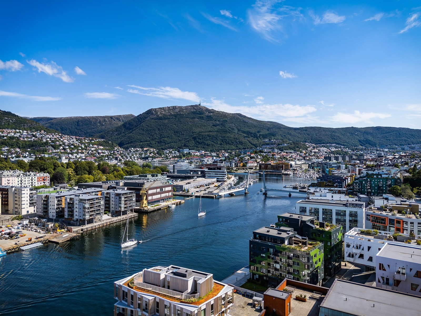 Bosett deg i et av byens flotteste strøk. Her bor du i svært lekre omgivelser, i det som har vært et av Bergens største satsingsområder de siste årene Galleribilde