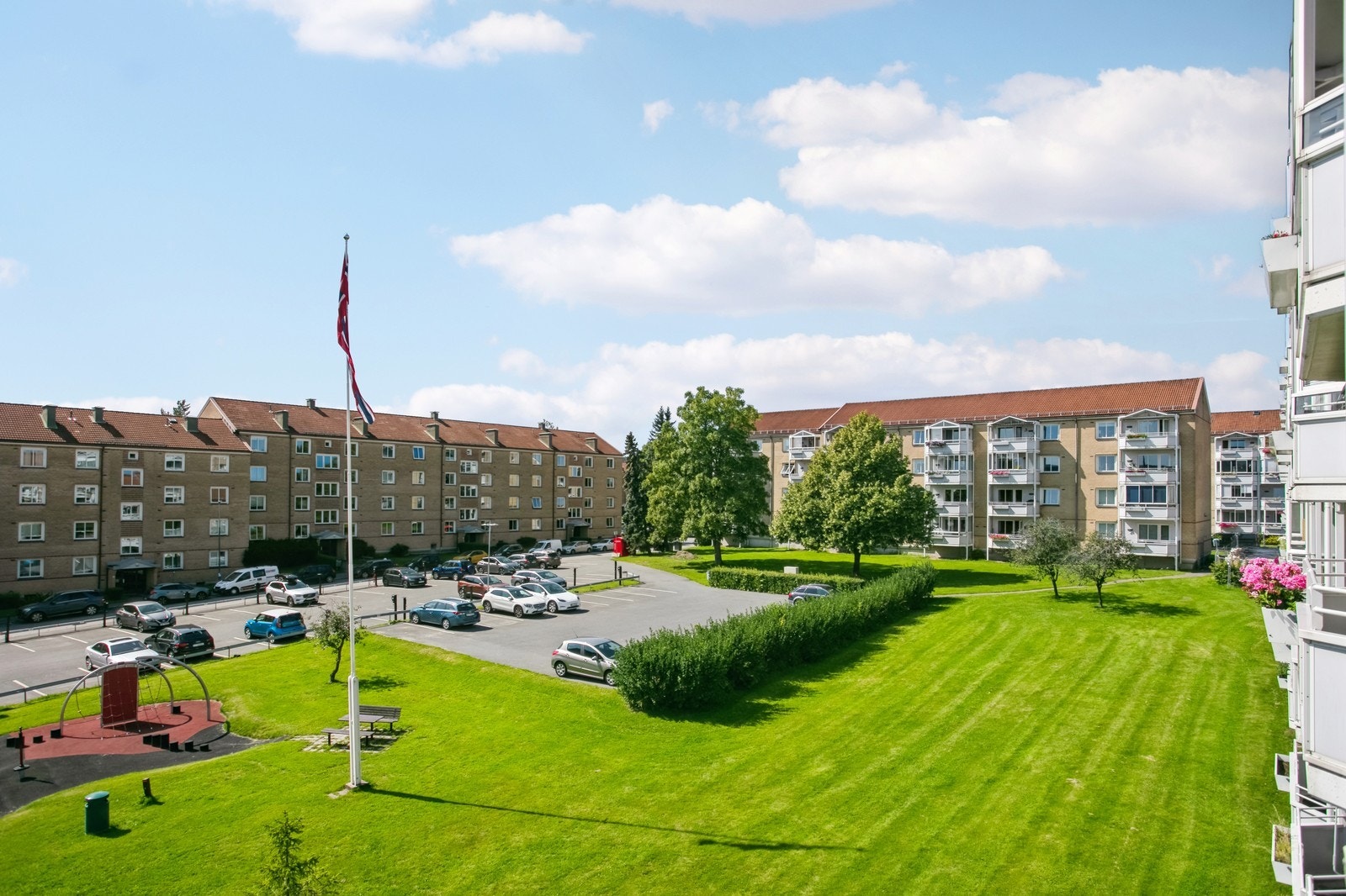Boligen ligger i et populært og rolig område på Kalbakken. Galleribilde