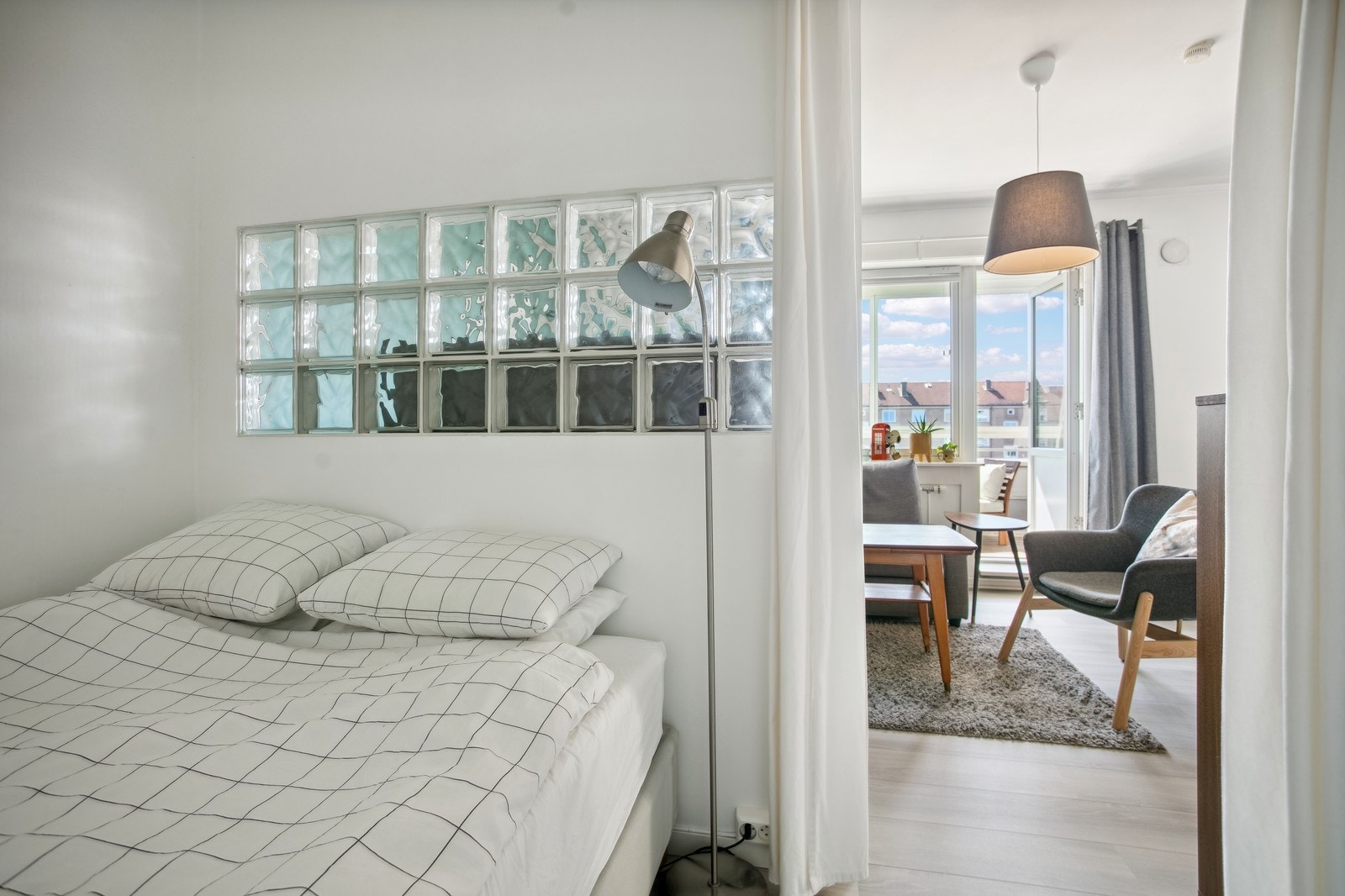 Sovealkove med 140cm seng og god oppbevaringsløsning. Galleribilde