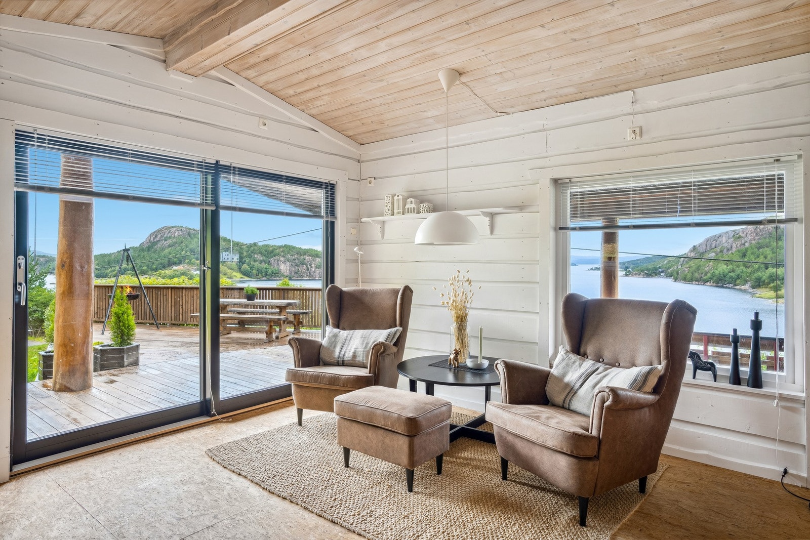 Den slående utsikten gir en flott wow-effekt når man entrer stuen. Galleribilde