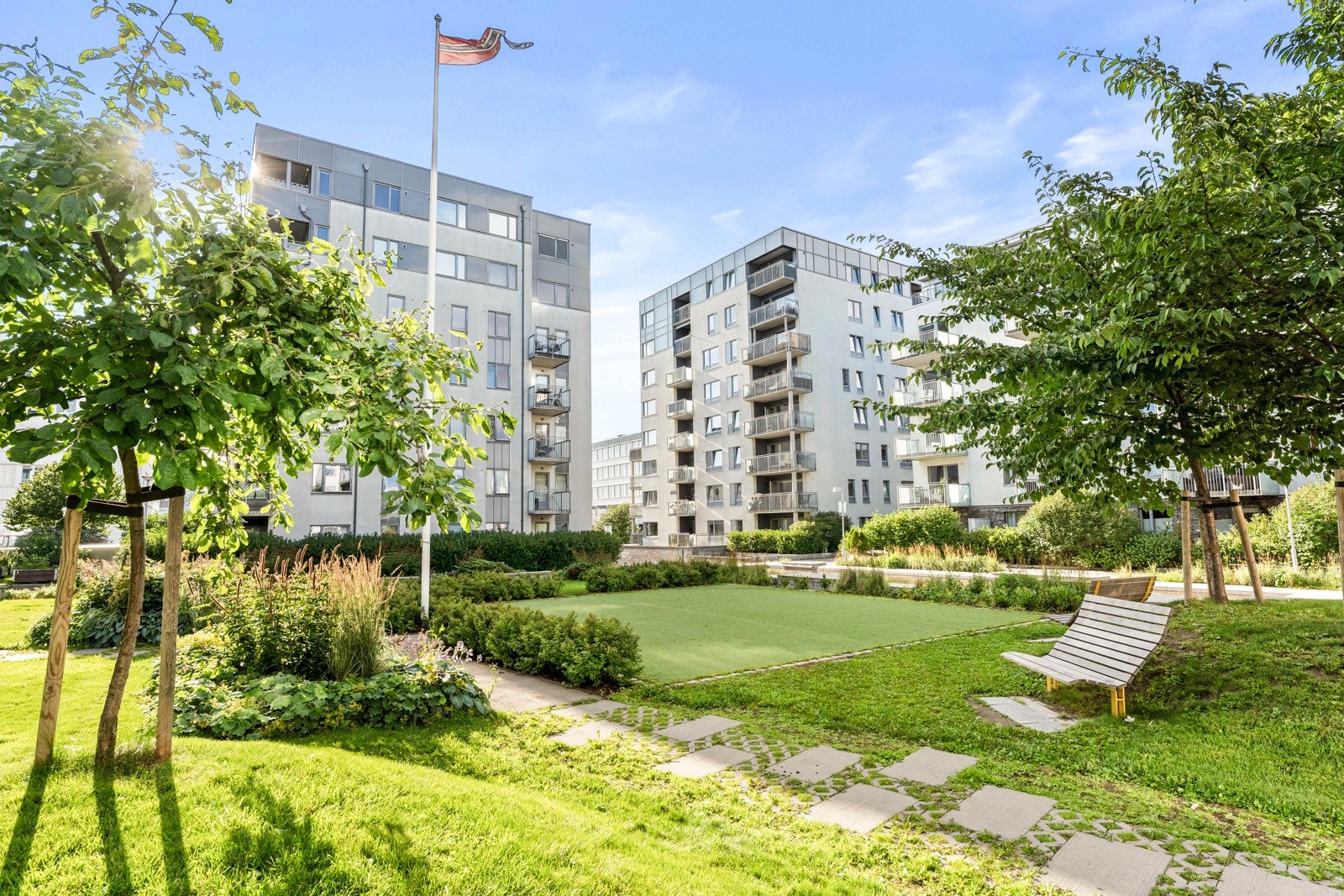 Populære Ringnes Park omgitt av vakre grøntområder. Galleribilde
