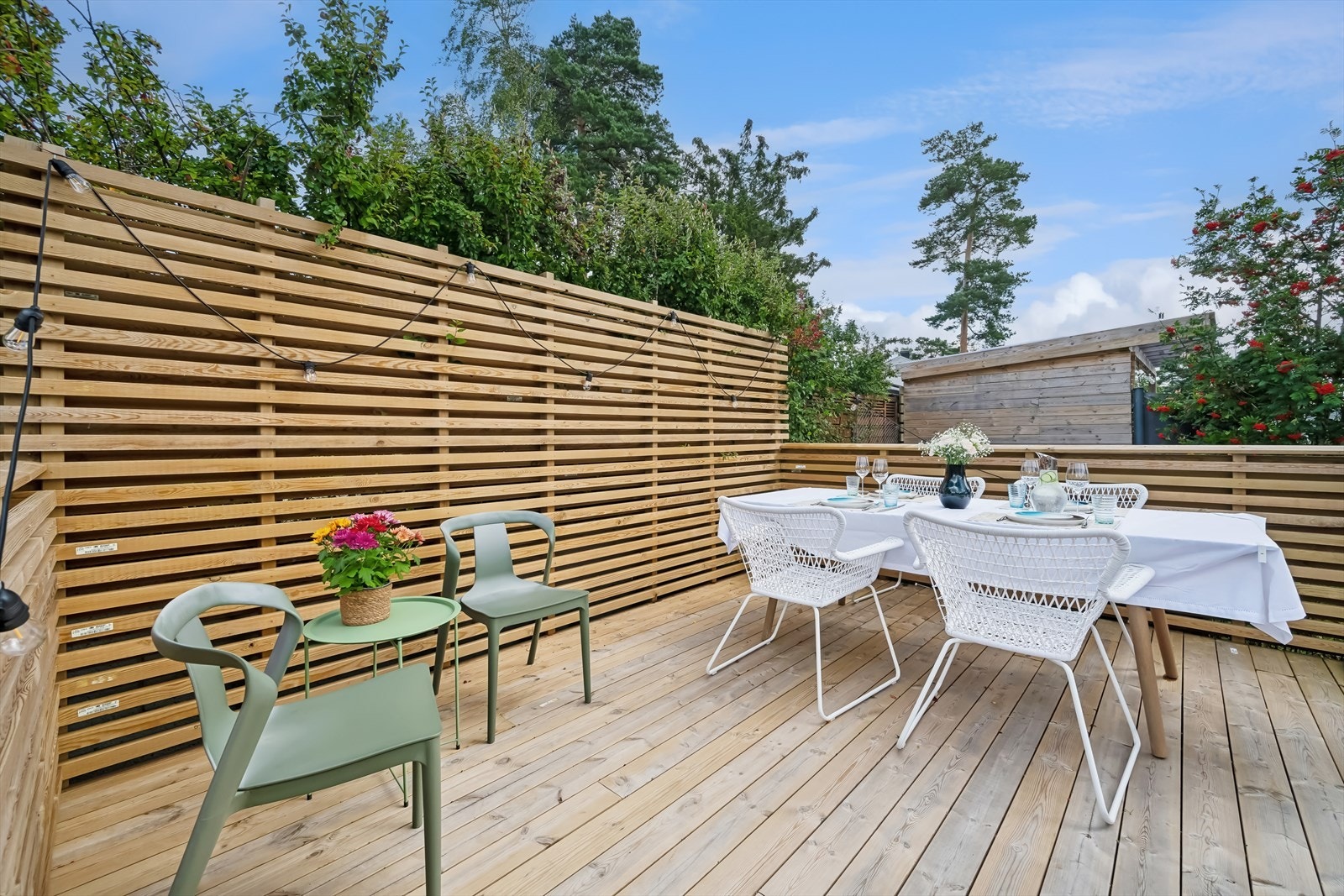 Det er bygget nytt terrasse/platting i 2023 - Et perfekt sted for å samle venner og familie til hyggelige lag! Galleribilde