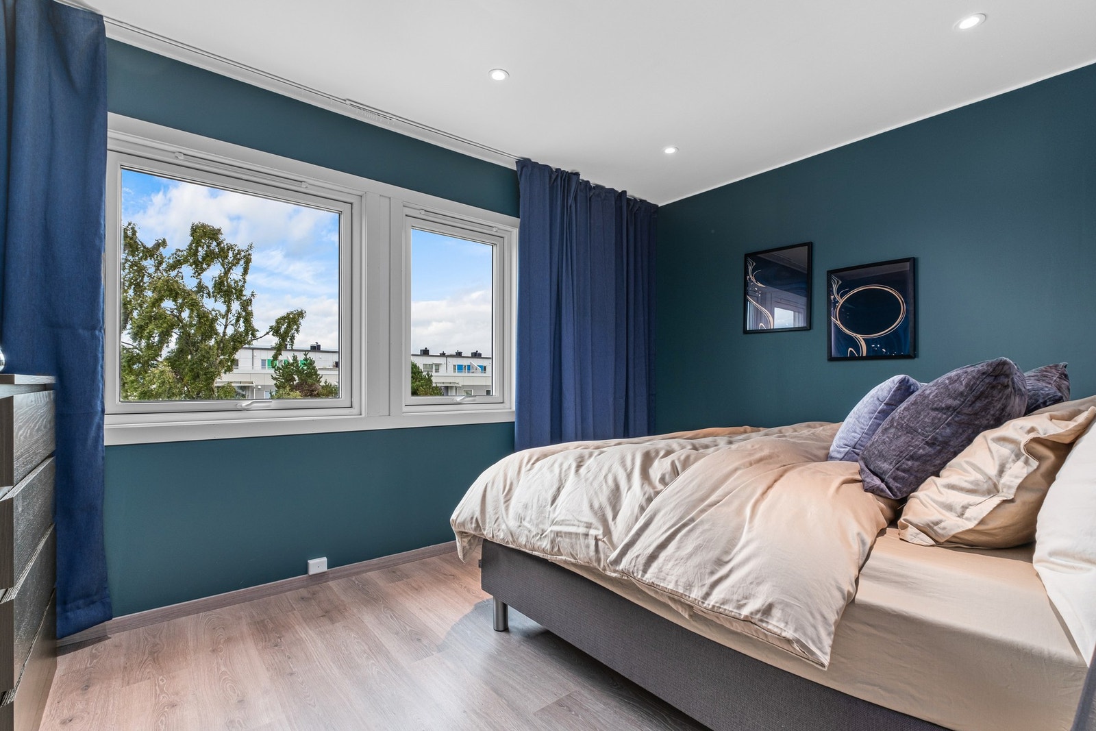 Leilighetens største soverom er på 11 kvm, og ligger vendt mot rolige omgivelser. Galleribilde