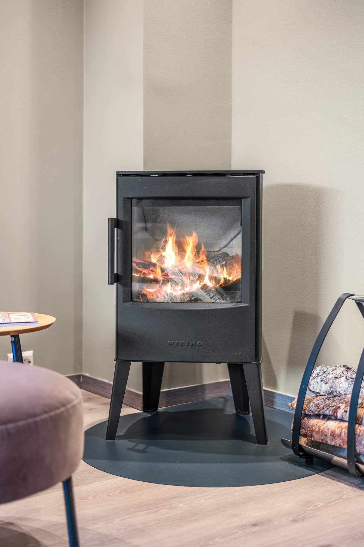 Praktisk vedovn for kalde vinterdager og høye strømpriser. Galleribilde