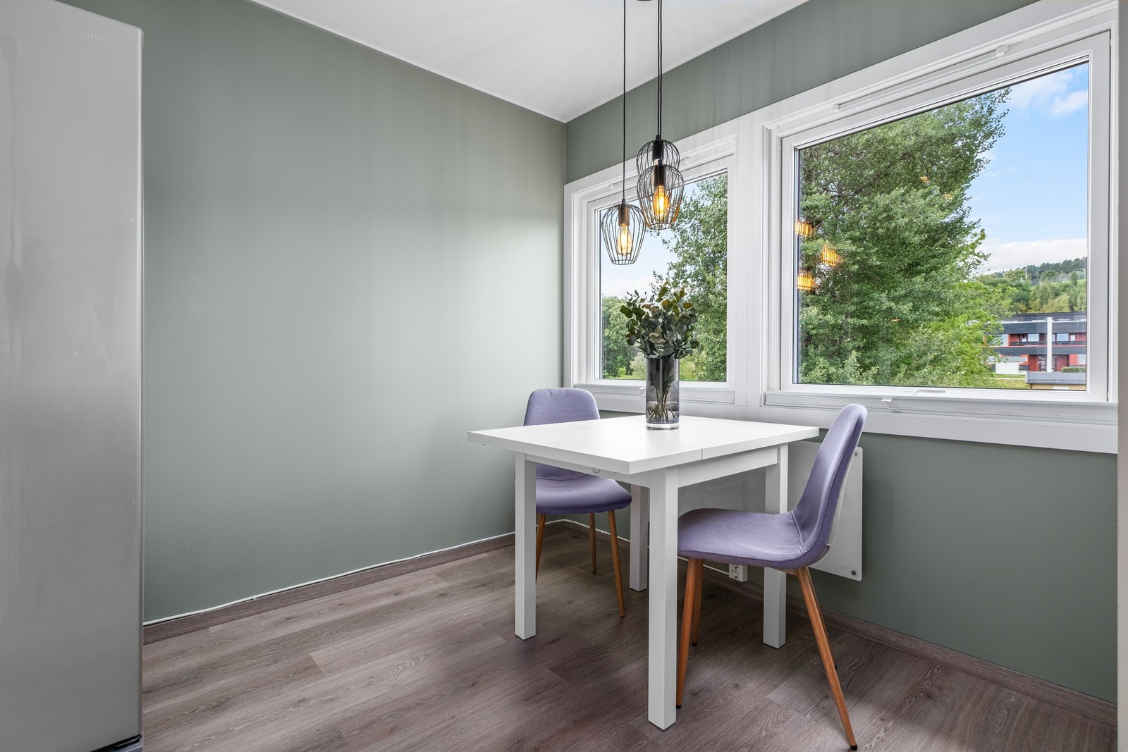 God plass til trivelig spiseseksjon. Galleribilde