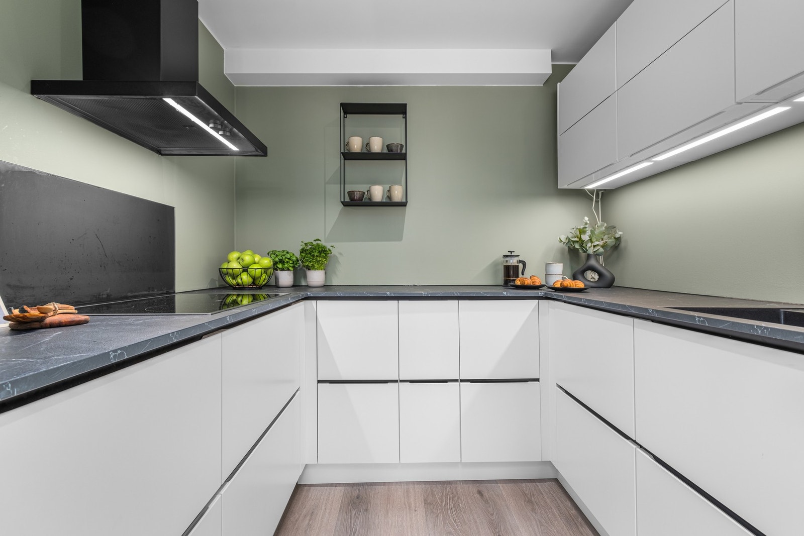 Meget flott og moderne kjøkken fra 2021 på 12 kvm. Galleribilde