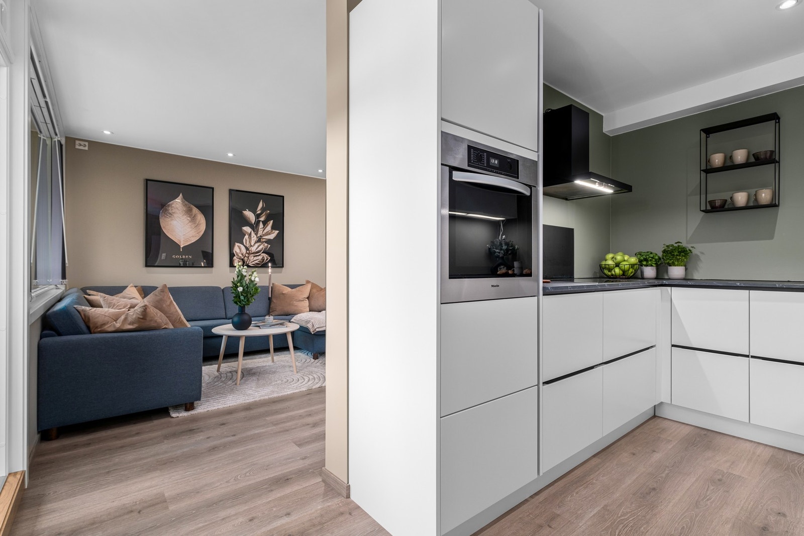 Sosial og delivs åpen løsning mot stue. Galleribilde