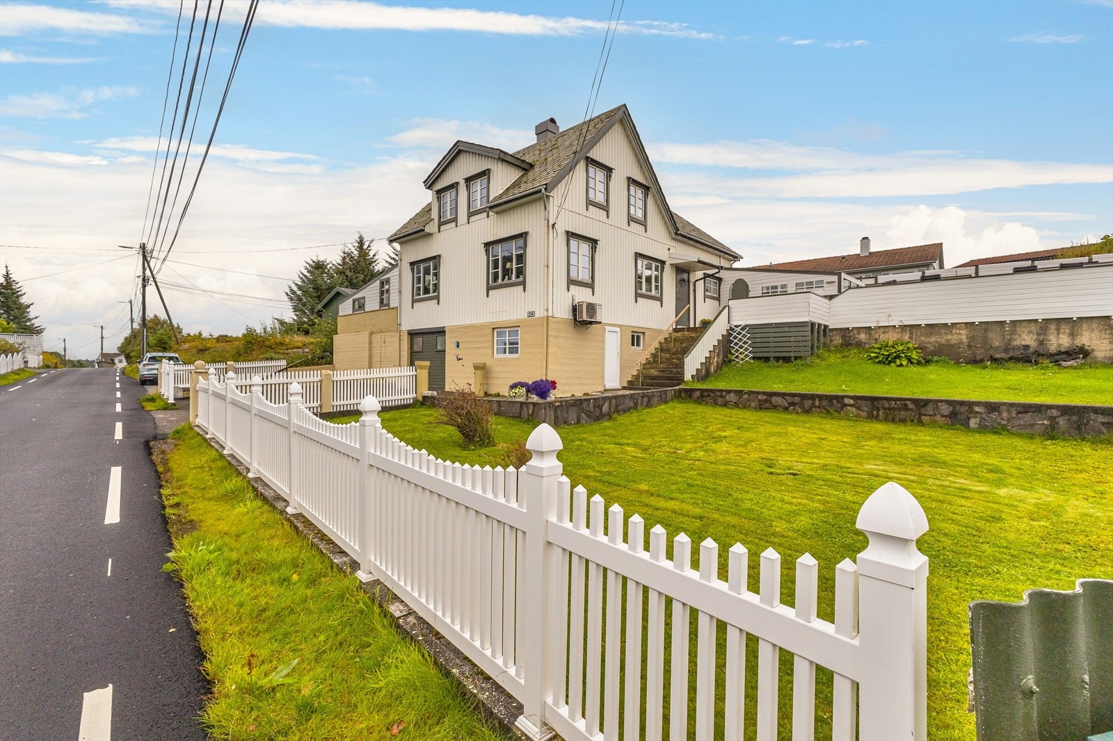 Nærområdet byr på fantastiske naturopplevelser både på land og til sjøs. Her vil man trives! Galleribilde