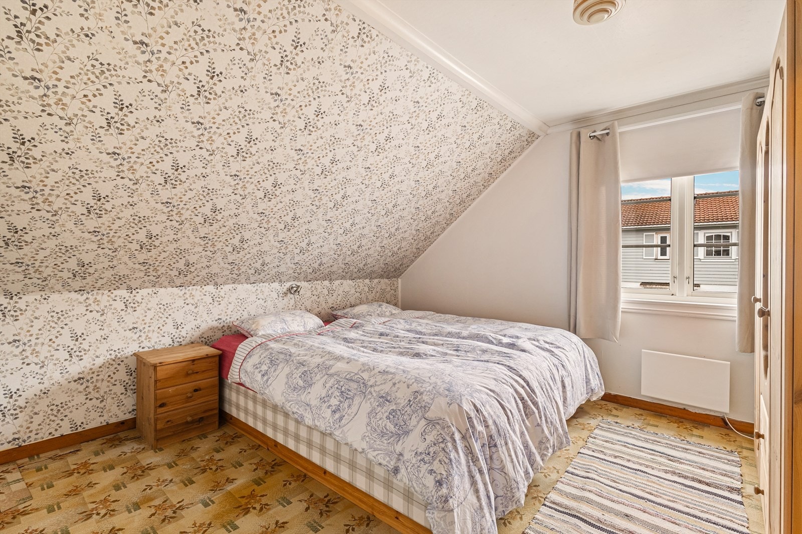 Ett av i alt tre soverom i denne etasjen. Galleribilde