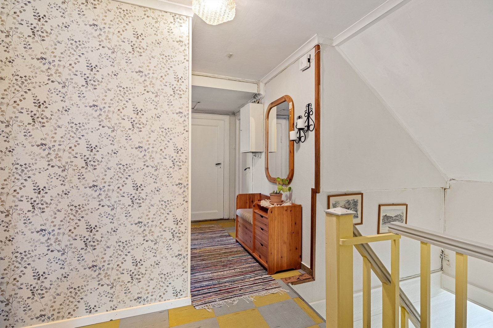 Boligen har en varierende standard med behov for noe oppussing og vedlikehold. Galleribilde