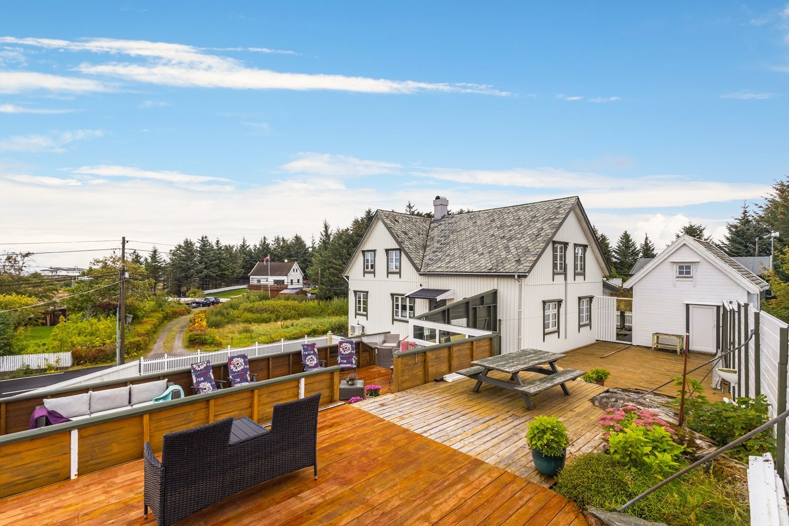 Enebolig med nydelig beliggenhet på Hellesøy i Øygarden. Galleribilde