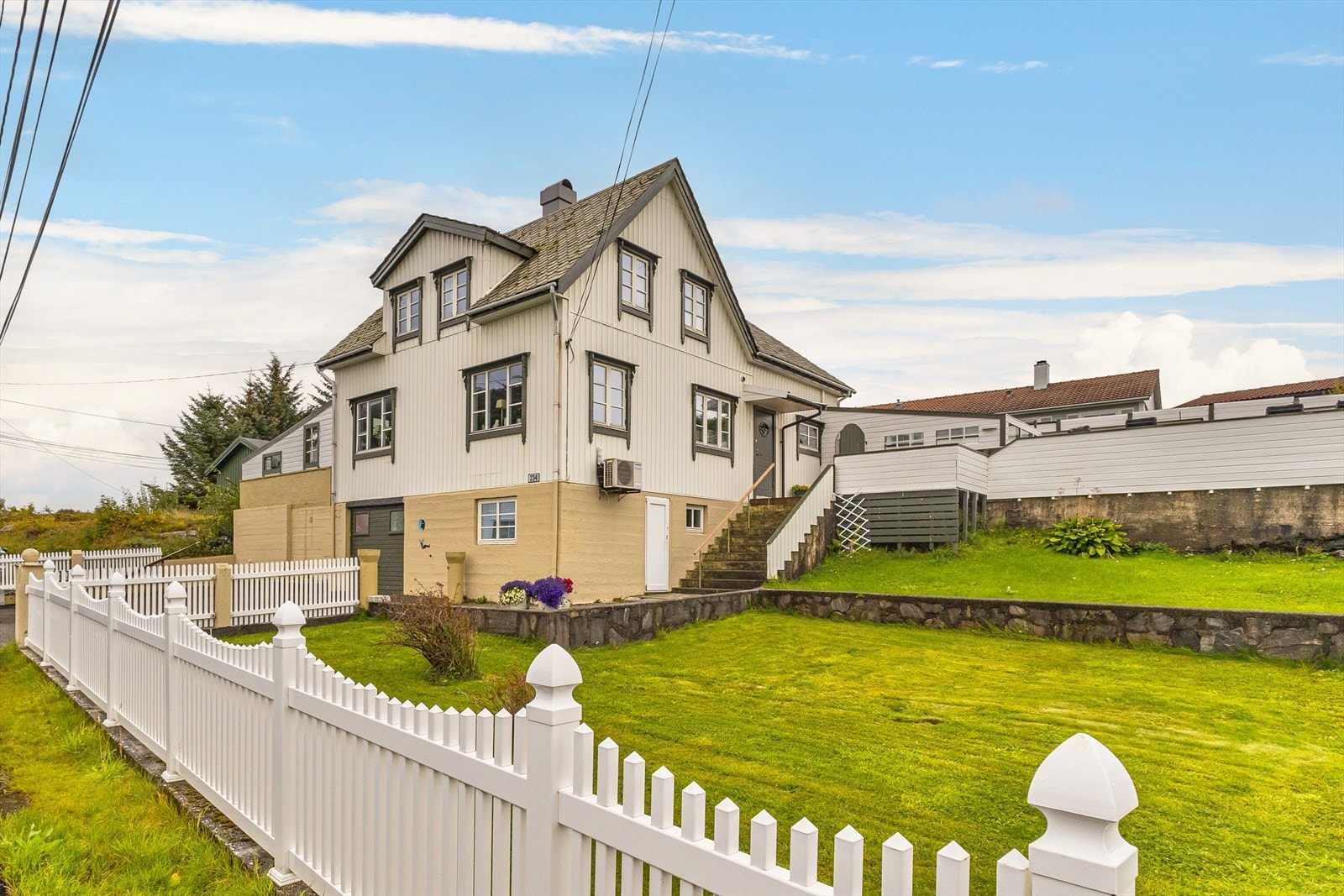 Velkommen til Hellesøyvegen 234 - presentert av Thomas Oen i Eiendomsmegler Vest. Galleribilde