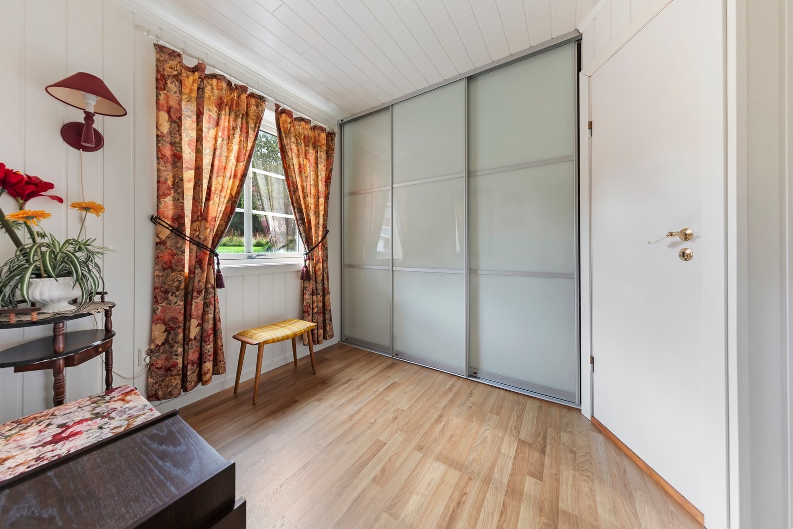 Garderoberom 1.etg. Galleribilde