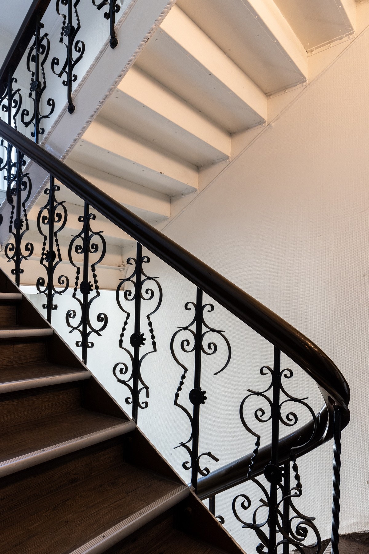 Via felles inngangsparti har du adkomst via trapperom til byggets 5. etasje. Galleribilde