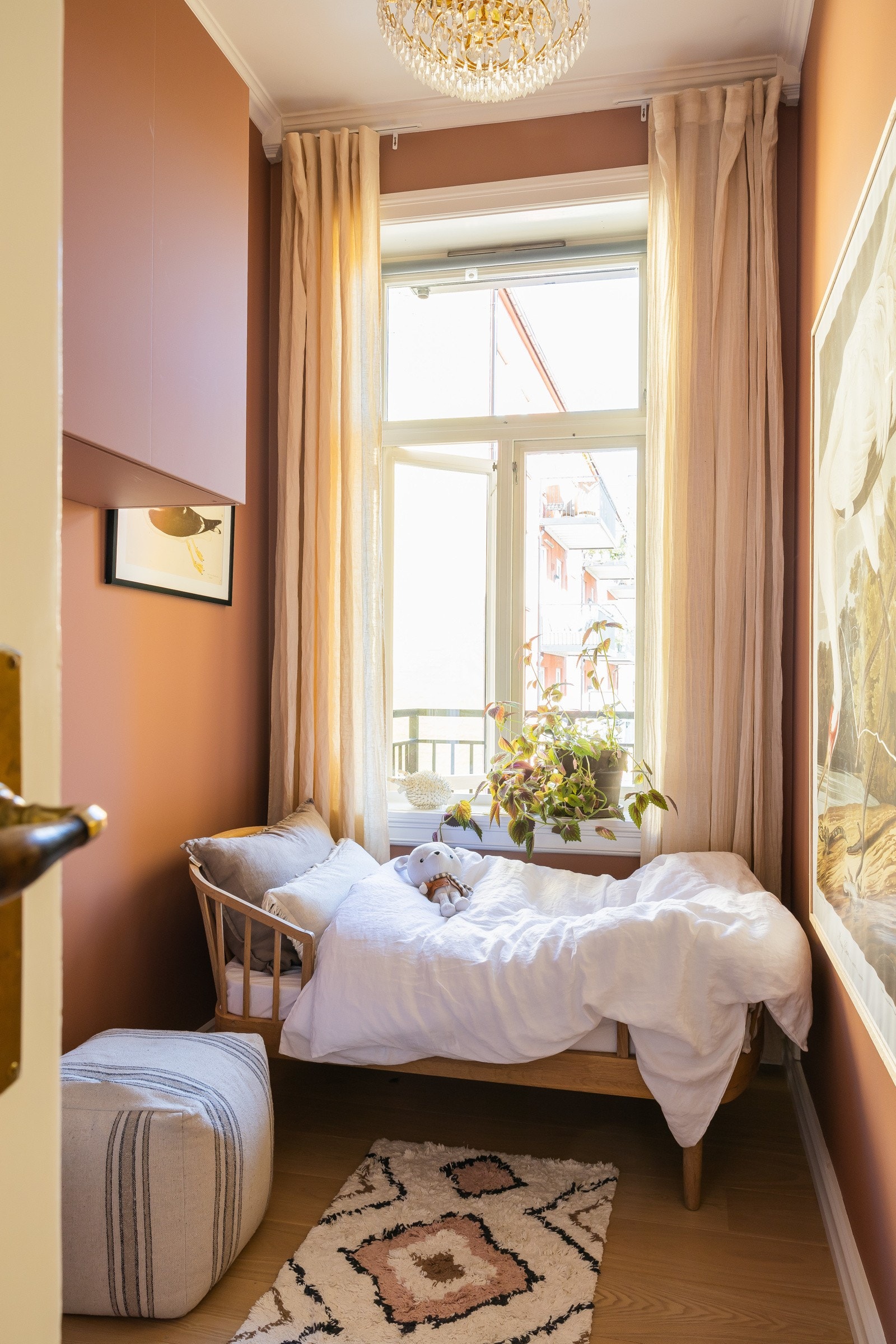 Begge soverom på rekke vender mot bilfri bakgård. Galleribilde