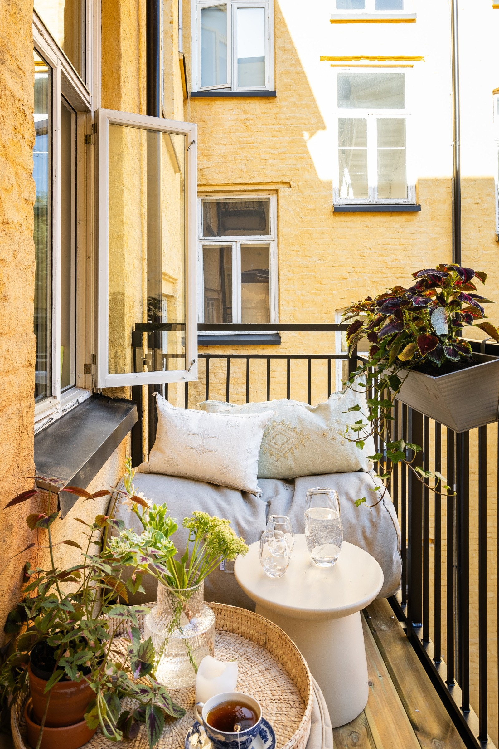 Balkongen har god plass til både grill og sittegruppe. Galleribilde