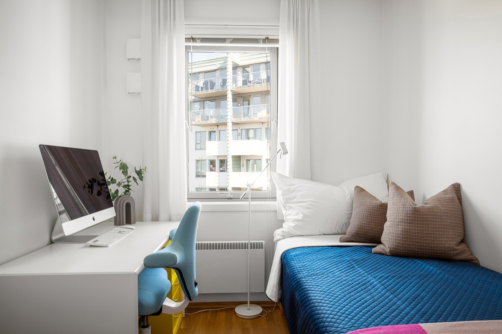 Soverom 2. Begge soverommene vender mot bakgård Galleribilde