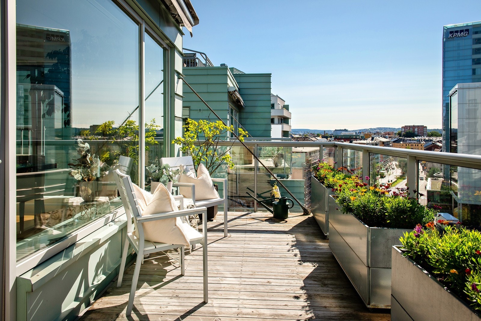 Balkongen er på 15kvm og vender mot sydvest Galleribilde