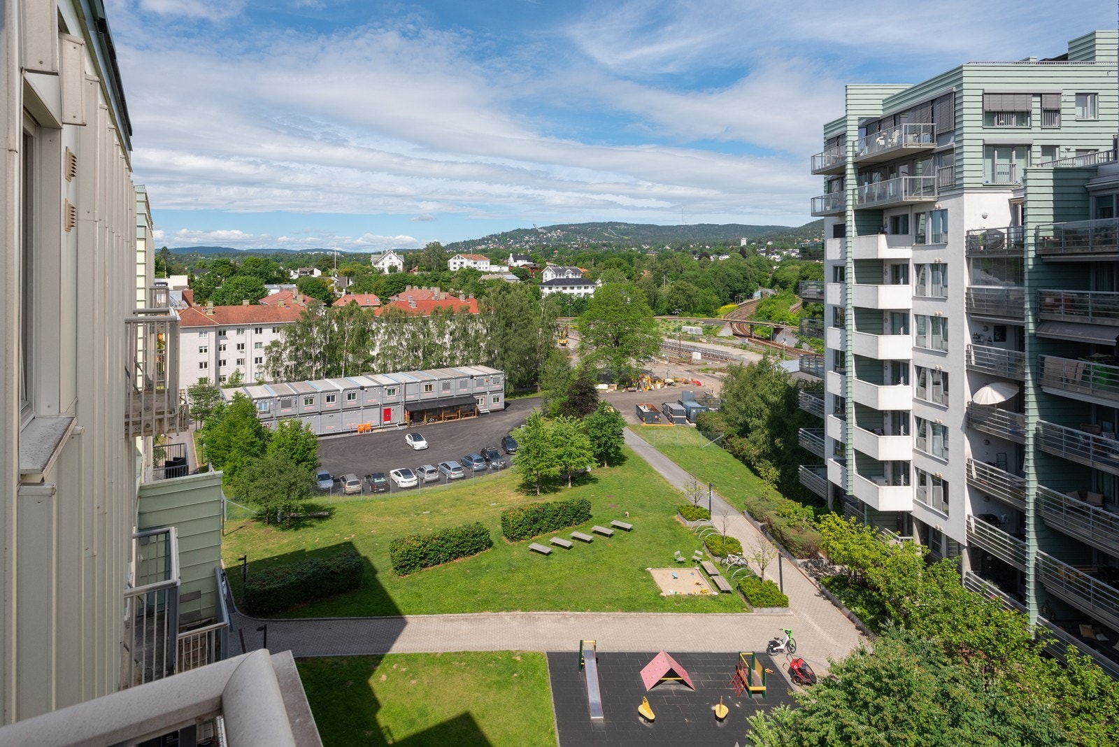 Utsikt mot Holmenkollen fra balkongen på soverommet Galleribilde