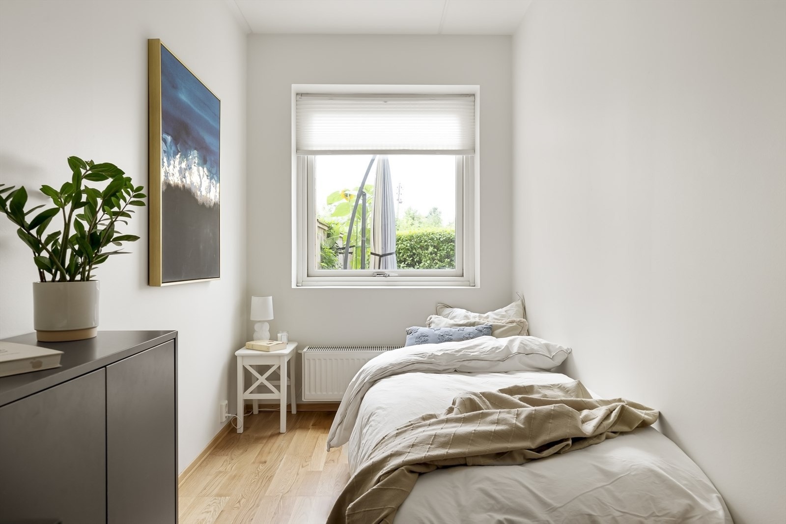 Her har du også god plass til seng og ønsket skapinnredning! Galleribilde