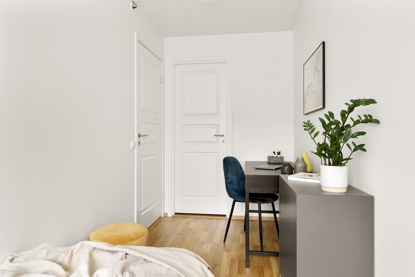 Fra soverommet er det egen dør til innvendig bod. Galleribilde
