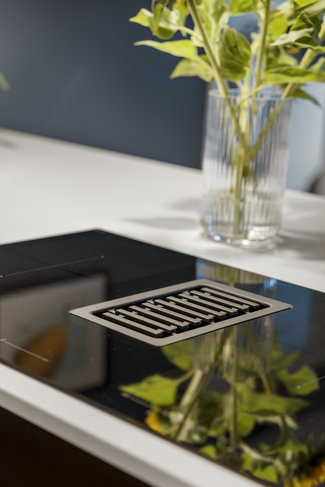 Stilig platetopp med integrert ventilator som er veldig effektiv! Galleribilde