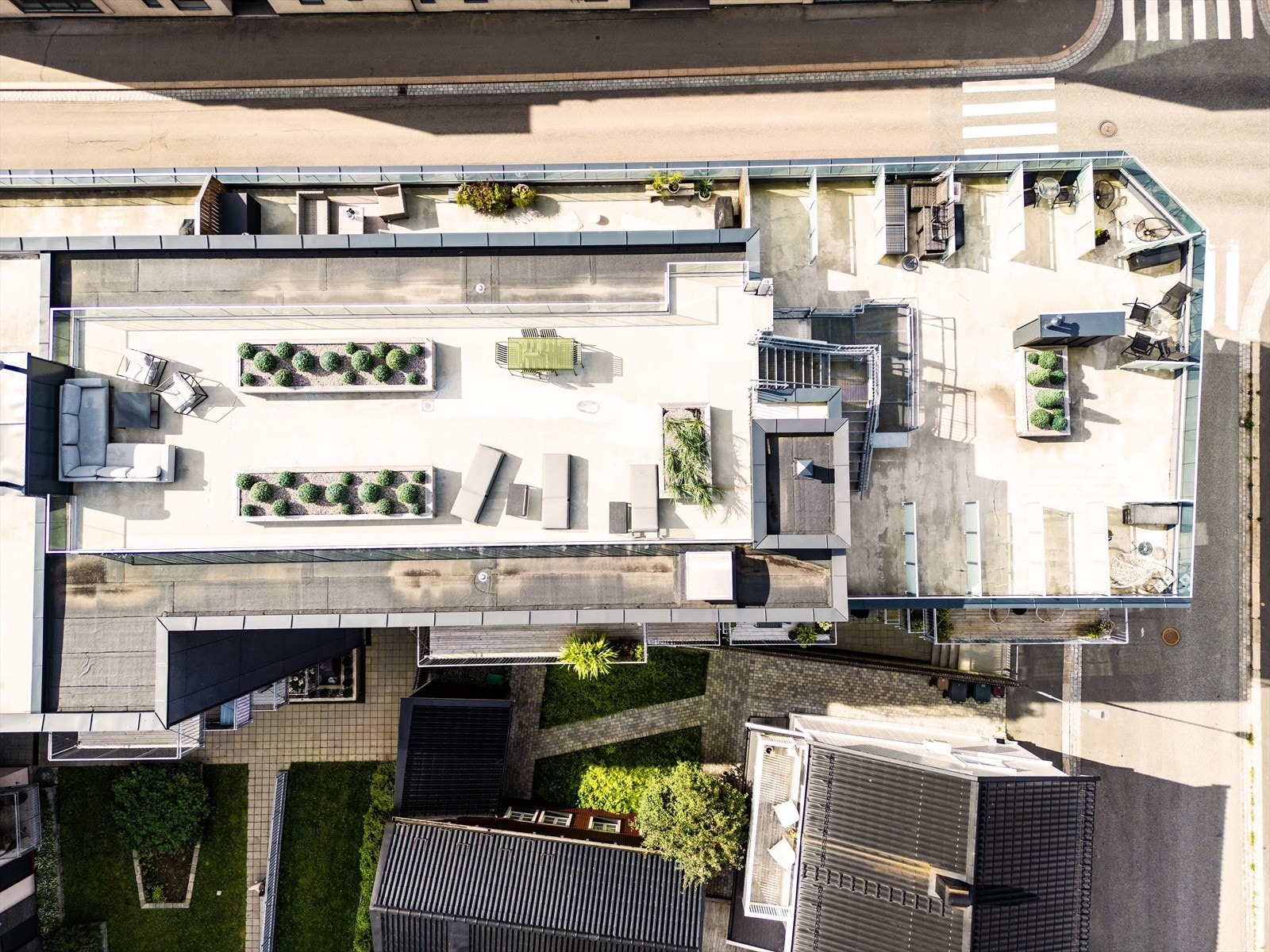 Borettslaget har en stor felles takterrasse der du kan nyte sola til det fulle. Galleribilde