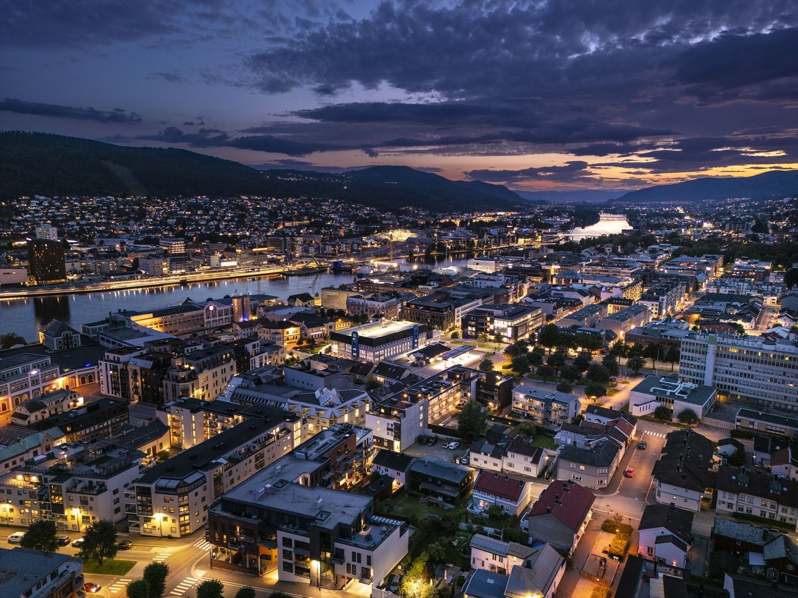 Selv om du bor sentralt har du fremdeles nærhet til fine tur- og rekreasjonsområder, slik som strandpromenaden eller Bragernesåsen. Galleribilde