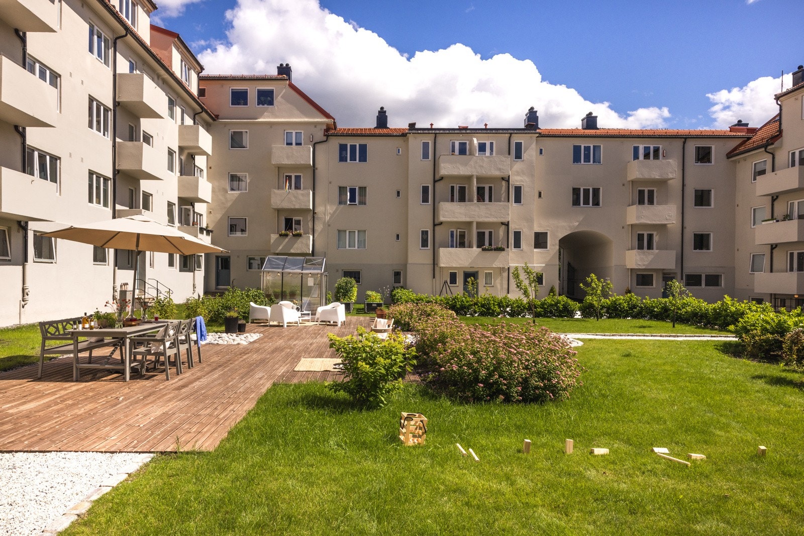 Bakgården gir beboerne tilgang til et fantastisk grøntområde. Galleribilde