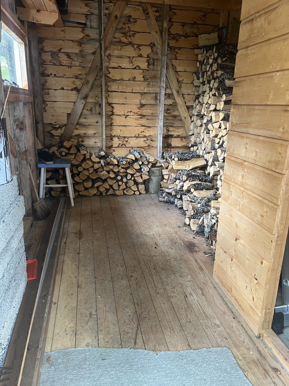 Noe ved som medfølger. Galleribilde