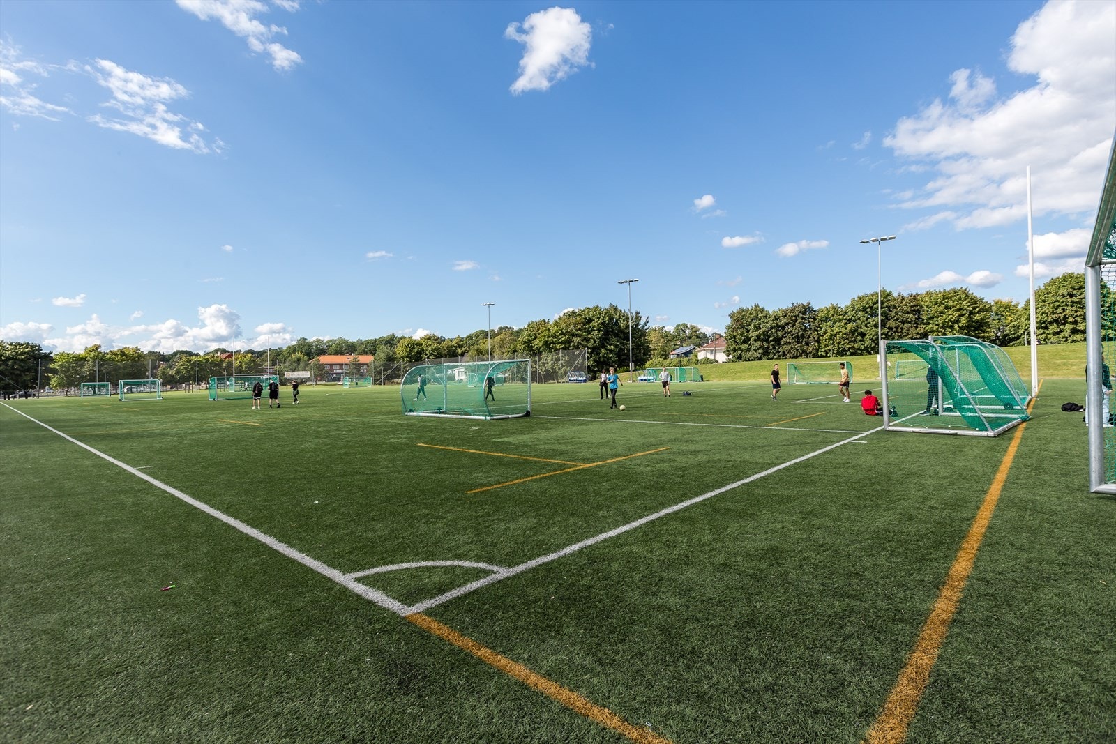 Voldsløkka er et stort gressområde, som ligger sentralt på Bjølsen. Området er preget av et høyt antall idrettsbaner for blant annet fotball, volleyball og tennis, og har nå også fått en innendørs skatehall. Galleribilde