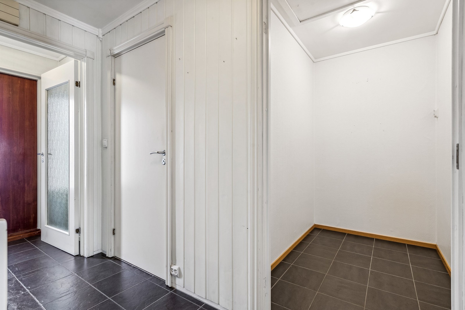 Praktisk innvendig bod ved inngangen Galleribilde