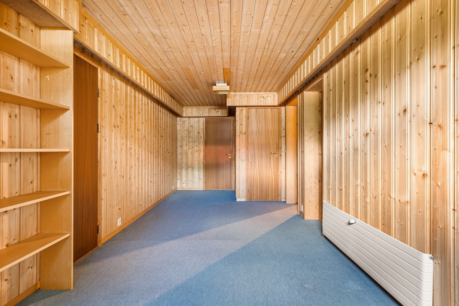 Det er flere rom/boder i kjelleren. Innredning av kjeller er ikke byggesøkt hos kommunen. Galleribilde