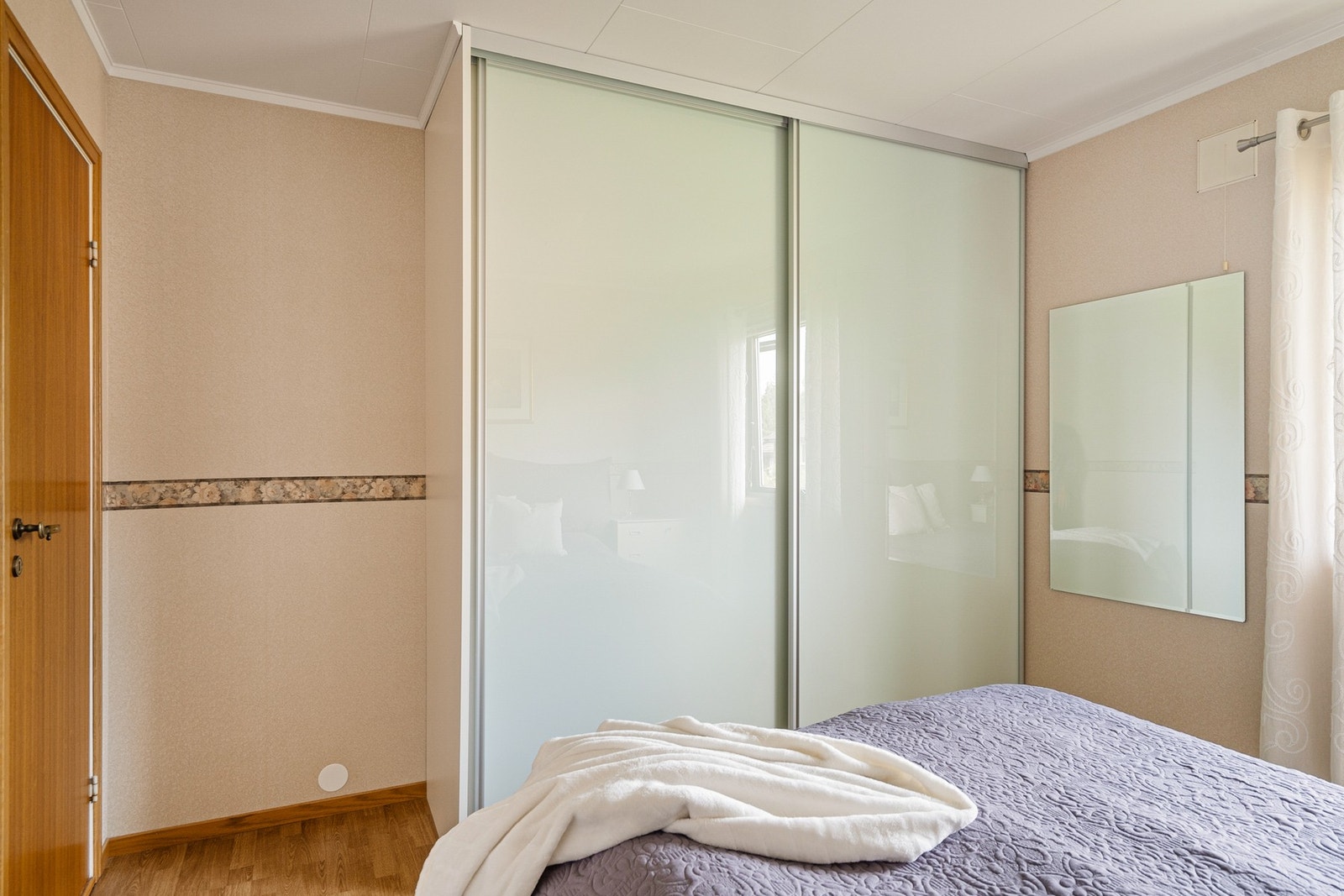 Integrert skyvedørsgarderobe. Galleribilde