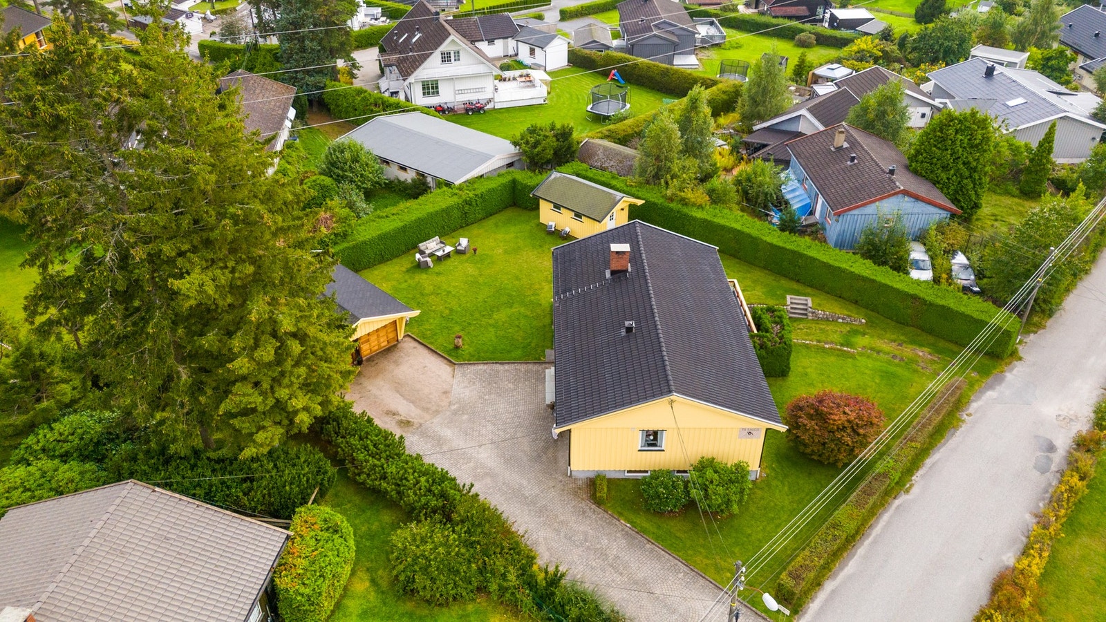Opstad ligger på Greåker, sentralt mellom byene Sarpsborg og Fredrikstad. Galleribilde