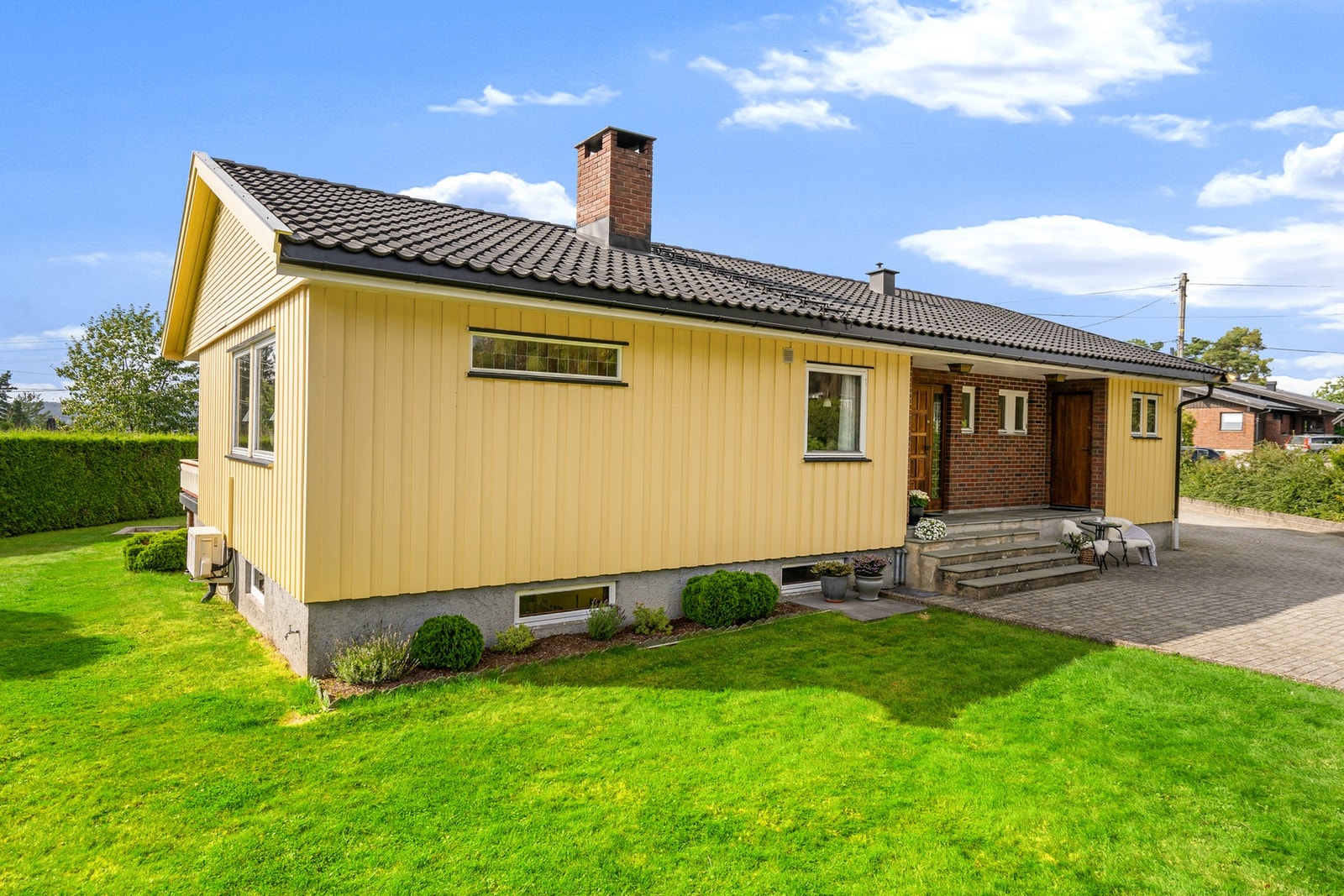 Ved inngangspartiet er det plass til utemøblement. Galleribilde