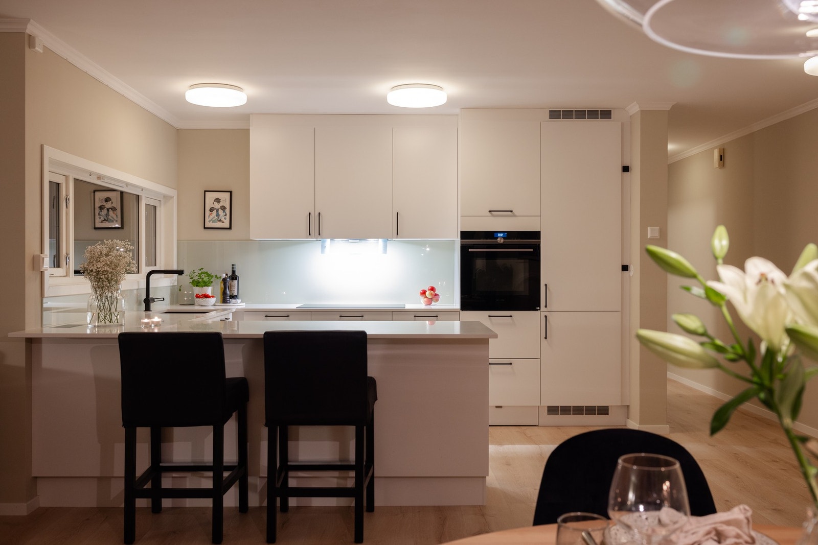 God belysning i kjøkkensonen. Galleribilde