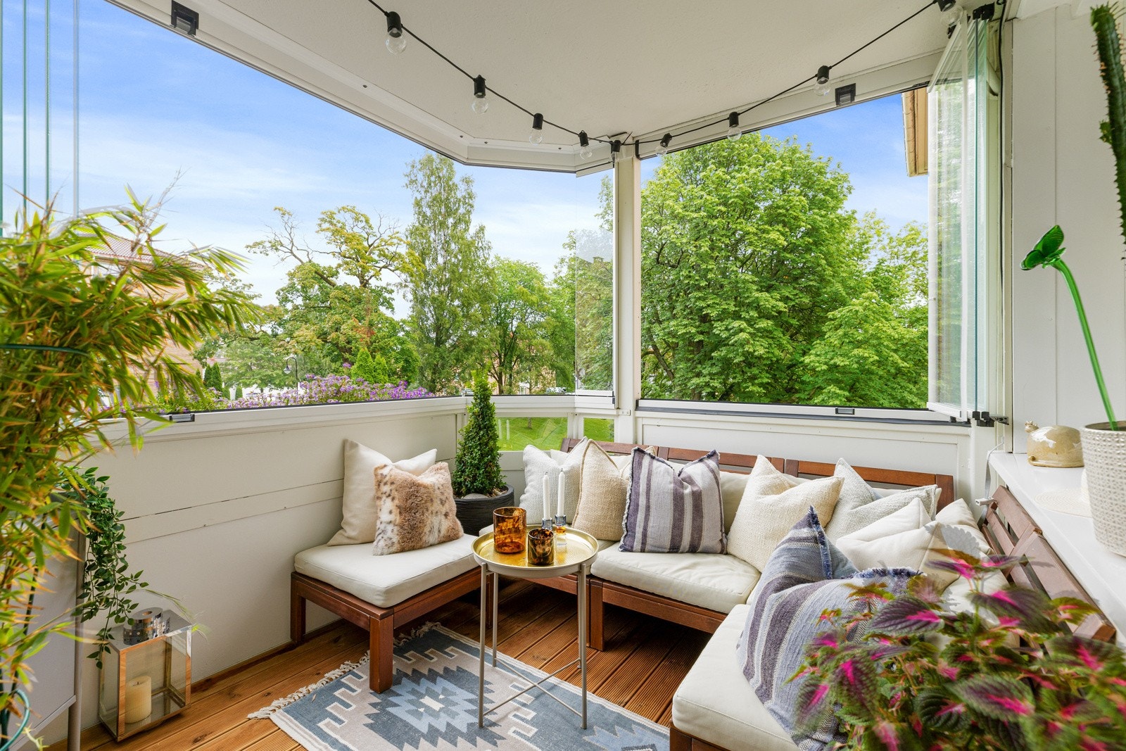 Løftet gulv med Møre Royal treverk i 2023 Galleribilde