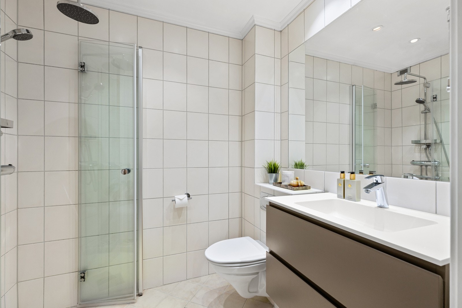 Delikat flislagt bad Galleribilde