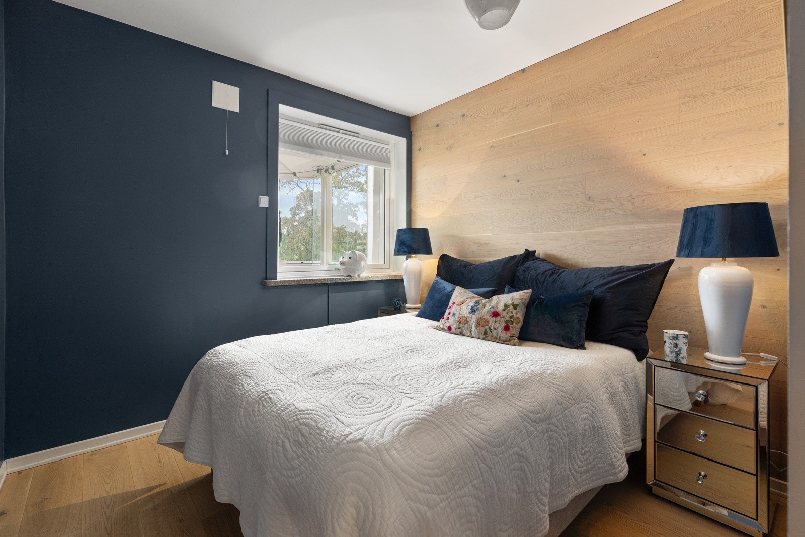 Stilfult soverom med Galleribilde