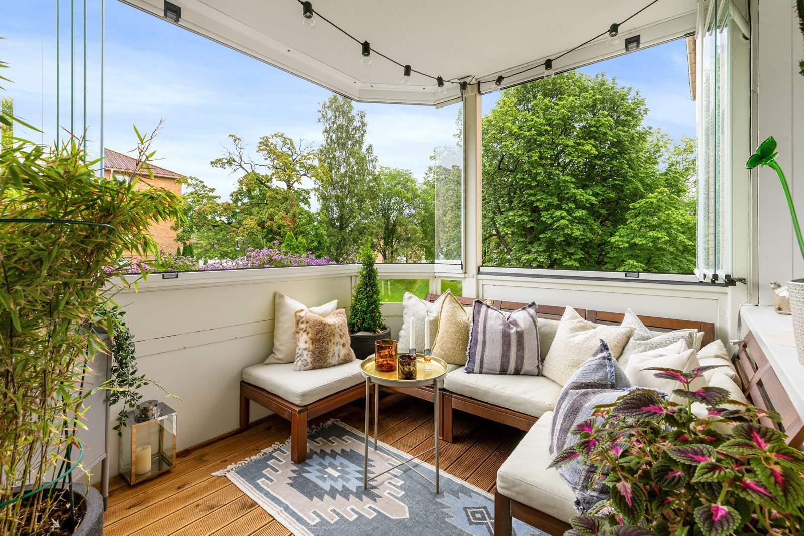 Frodig balkong Galleribilde