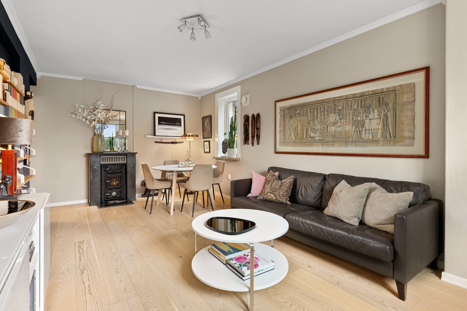 God plass til sittegruppe og spisebord Galleribilde