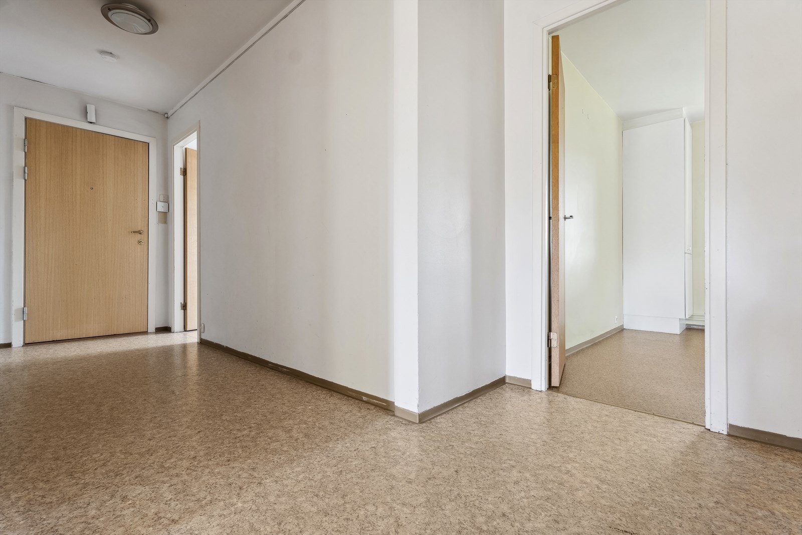 En romslig gang ønsker deg velkommen Galleribilde