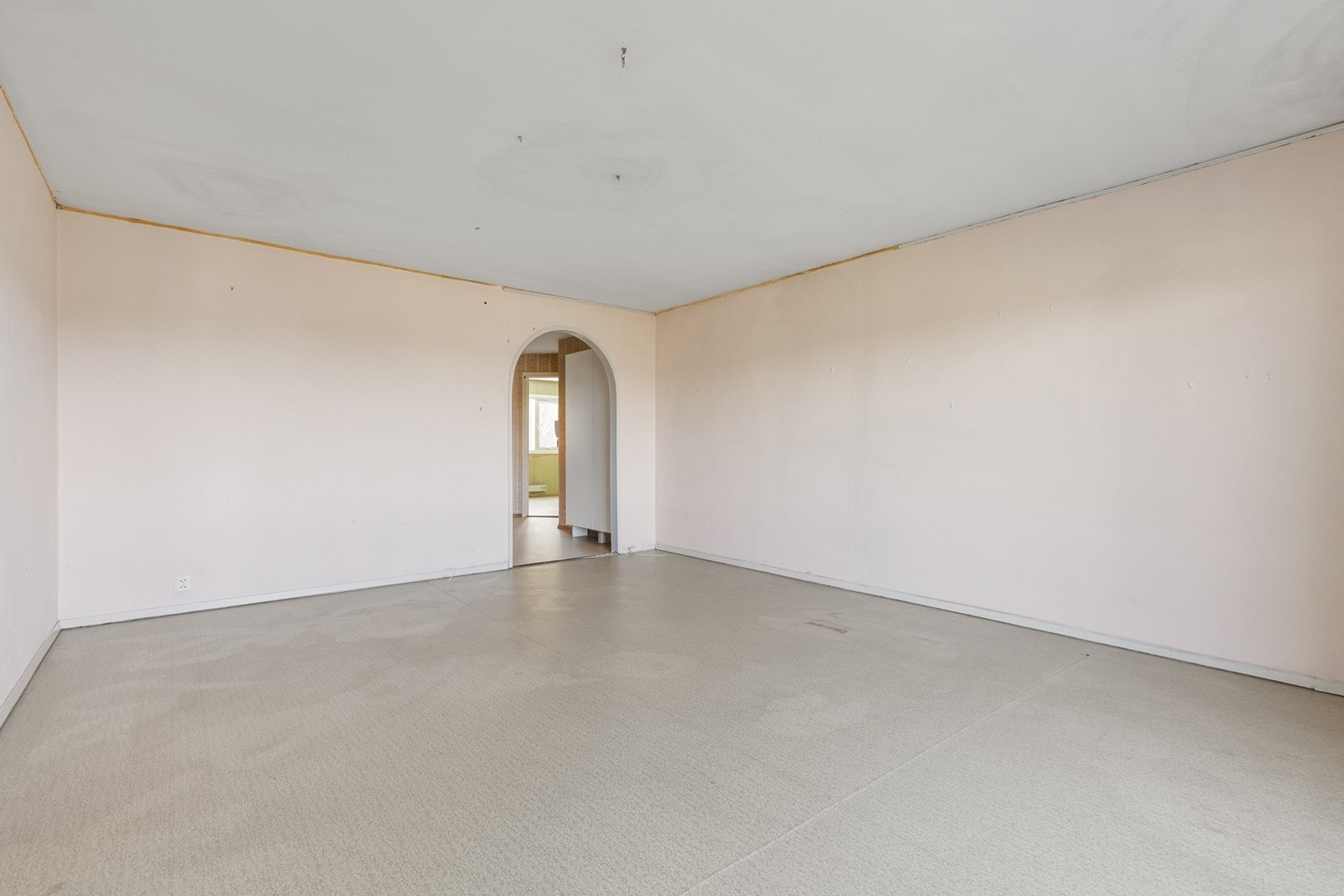 Leiligheten har en enkel og original standard og har et betydelig oppussingsbehov. Galleribilde
