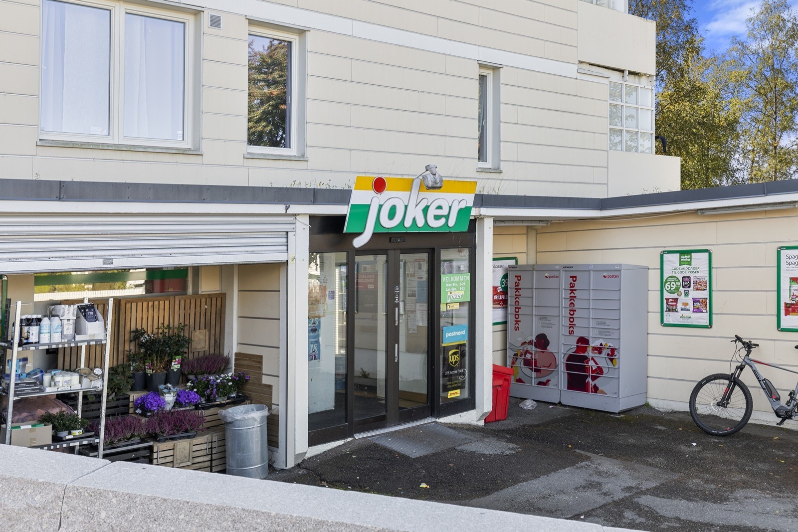 Joker butikken ligger ved gjesteparkeringen til borettslaget og den har også søndagsåpent. Galleribilde