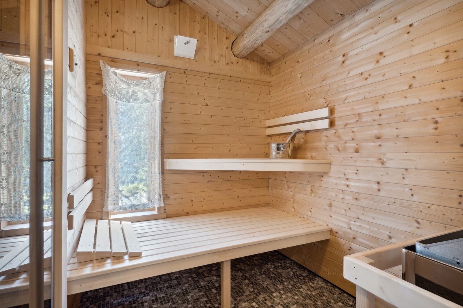 Badstue med elektrisk badstuovn Galleribilde