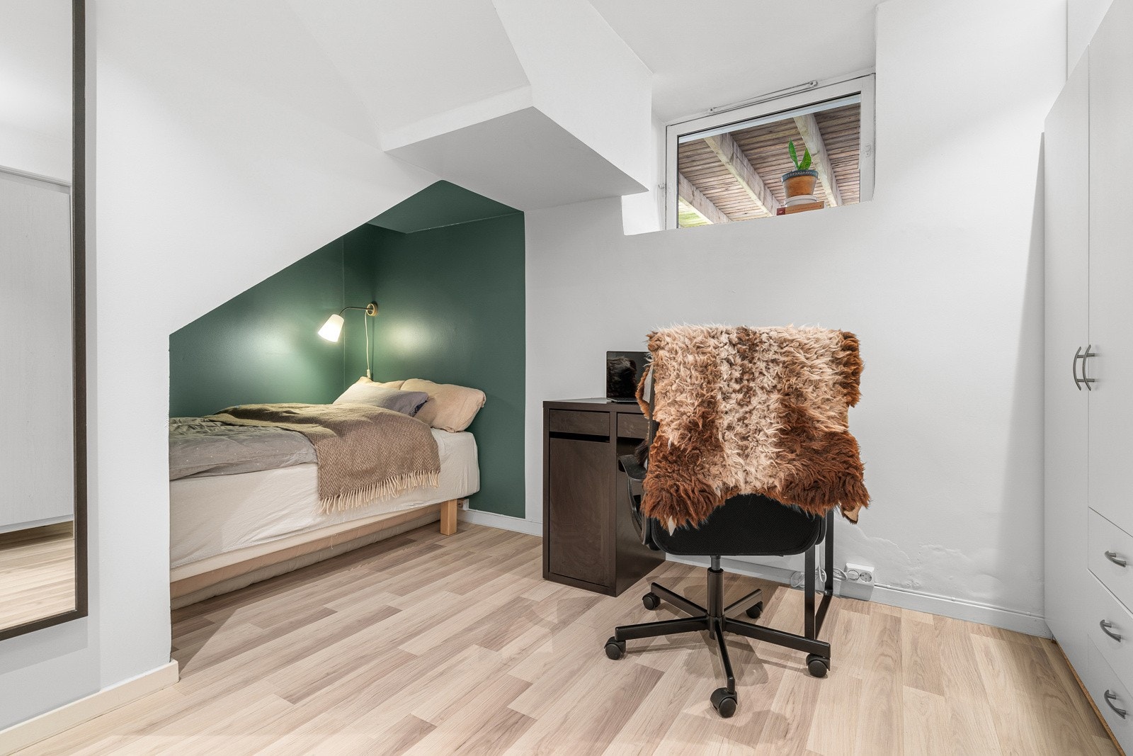 Soverom nr 2 med stilig løsning, kan enkelt innredes etter behov. Galleribilde