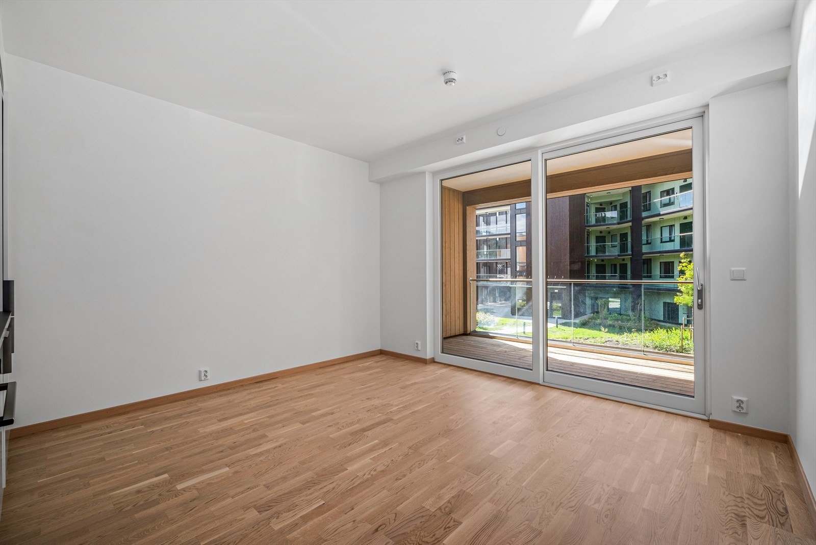 Leiligheten har en åpen stue/kjøkken-løsning på 15,7 kvm. Galleribilde