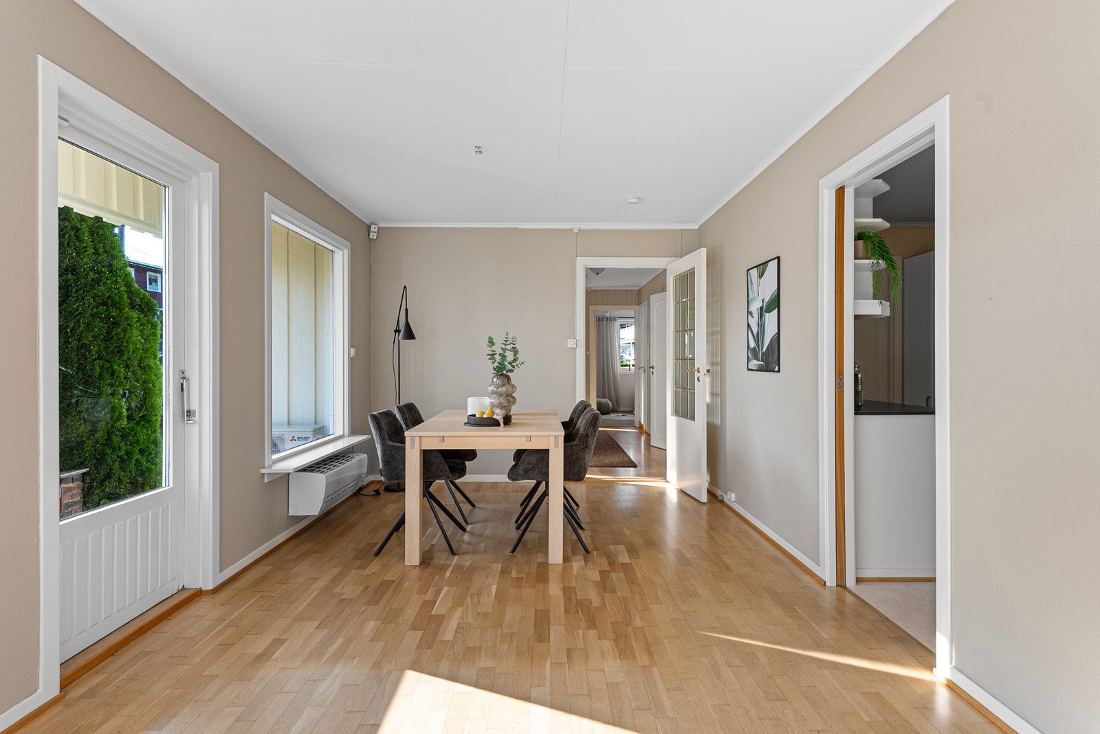 Utgang til terrasse fra stue/spisestue Galleribilde